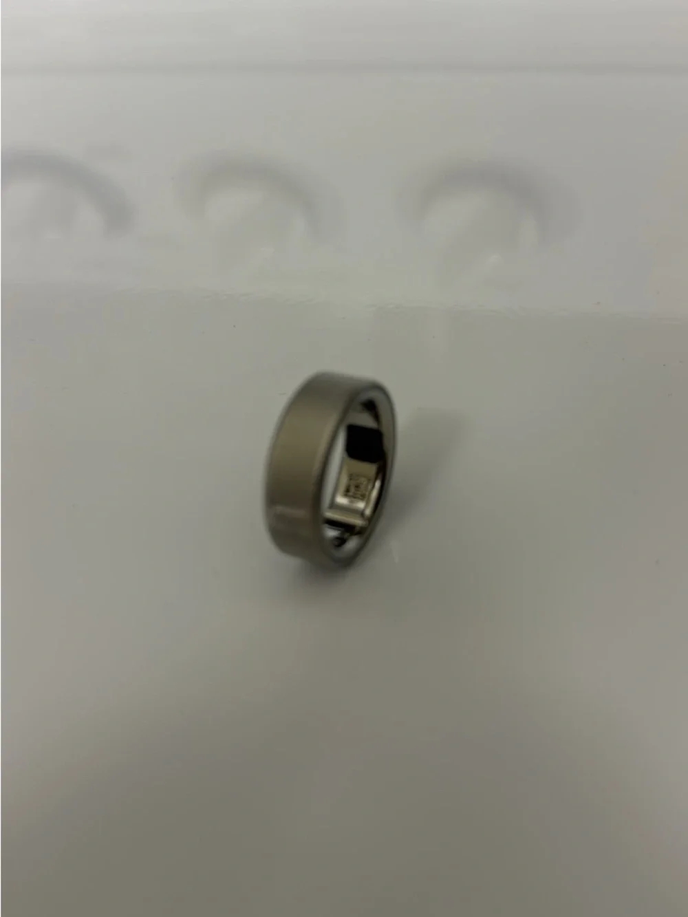 Oura Ring 4 with Charger (Size 10)